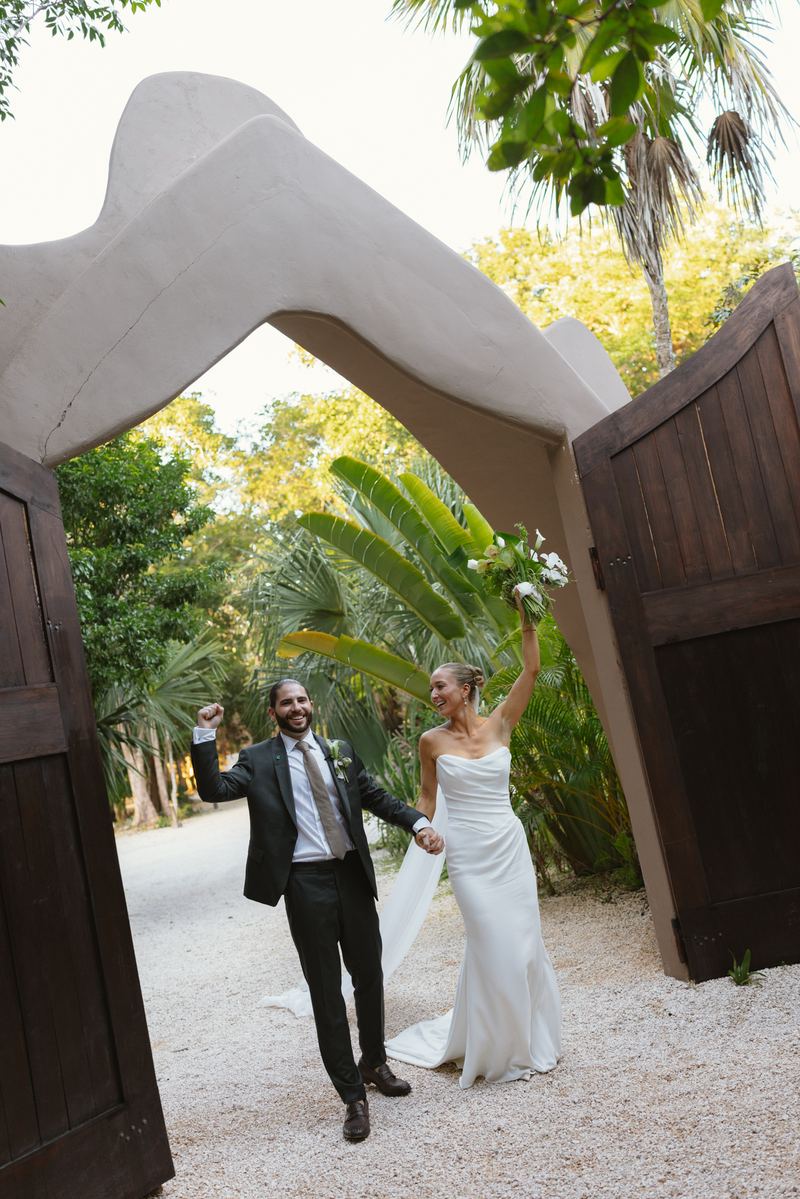 Kelly & Quino · jungle arch