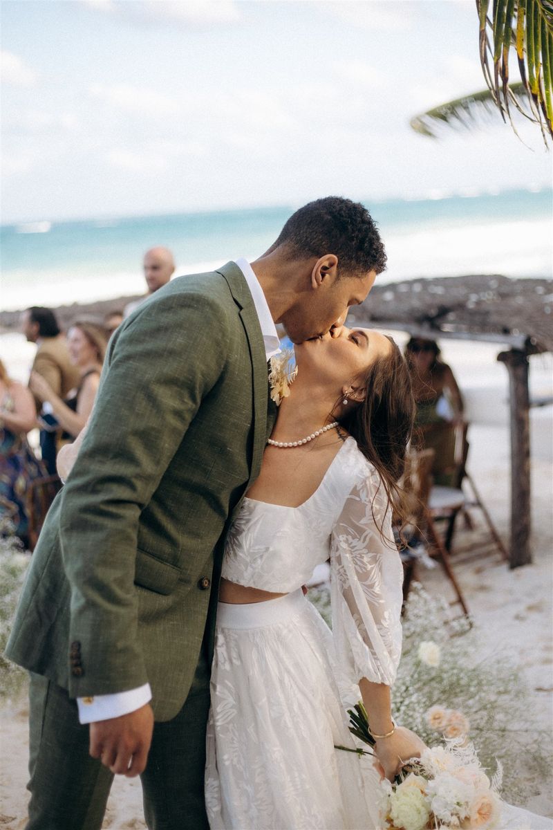 Beach kiss · Tulum